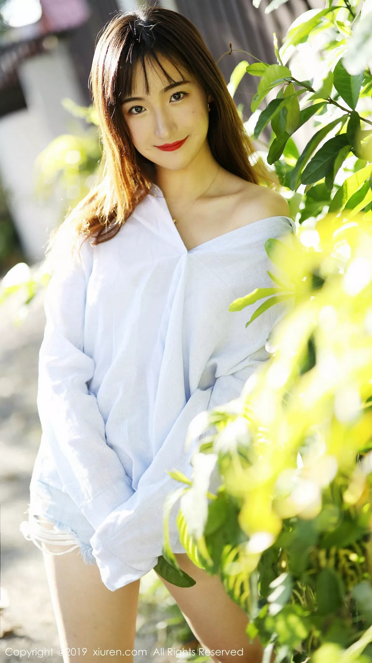 秀人集.com_[XiuRen秀人网]No.1892_嫩模艺儿拿铁泰国旅拍室外小清新主题蕾丝短裙迷人诱惑写真55P