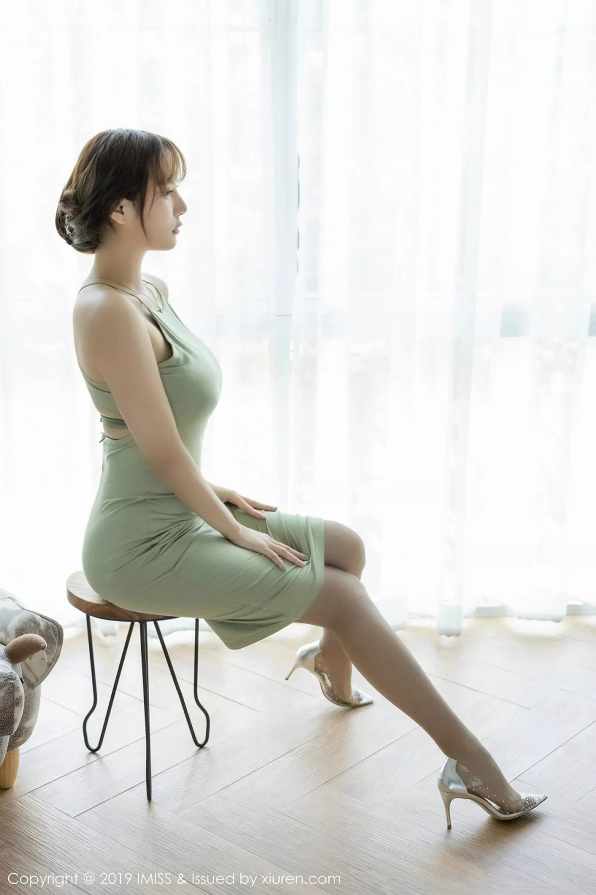 秀人集.com_[IMISS爱蜜社]Vol.426_气质女神Lavinia肉泰国清迈旅拍同色系吊裙配内衣性感写真41P