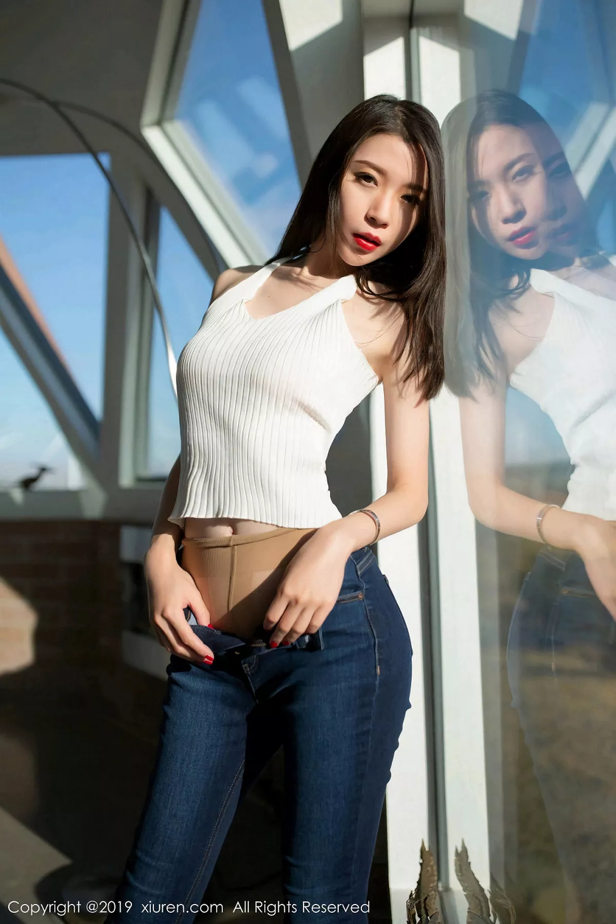 秀人集.com_[XiuRen秀人网]No.1893_嫩模梦心月美国旅拍室内牛仔裤配无内肉丝半脱露翘臀诱惑写真51P