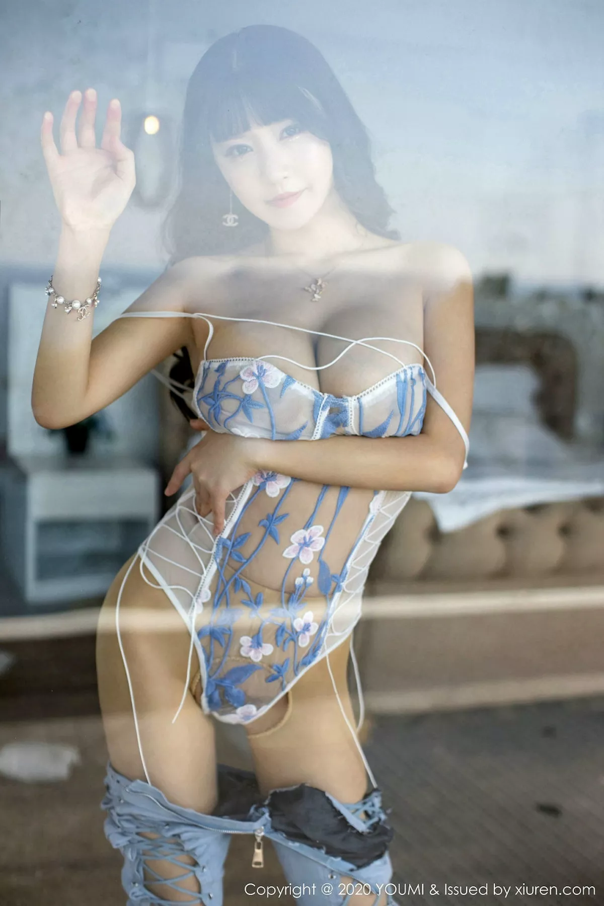 秀人集.com_[YouMi尤蜜荟]Vol.400_女神朱可儿Flower普吉岛旅拍半脱牛仔裤秀开档肉丝撩人诱惑写真59P