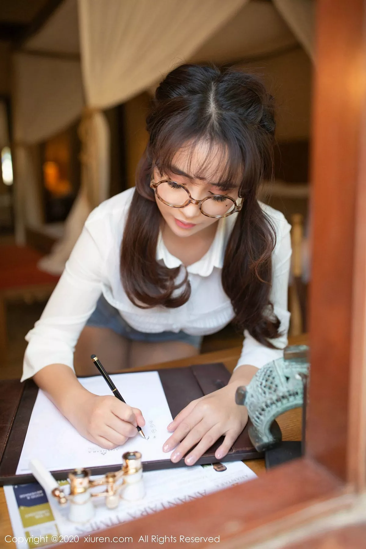 秀人集.com_[XiuRen秀人网]No.1910_嫩模陶喜乐_lele东欧旅拍半脱牛仔裤露无内肉丝撩人诱惑写真78P