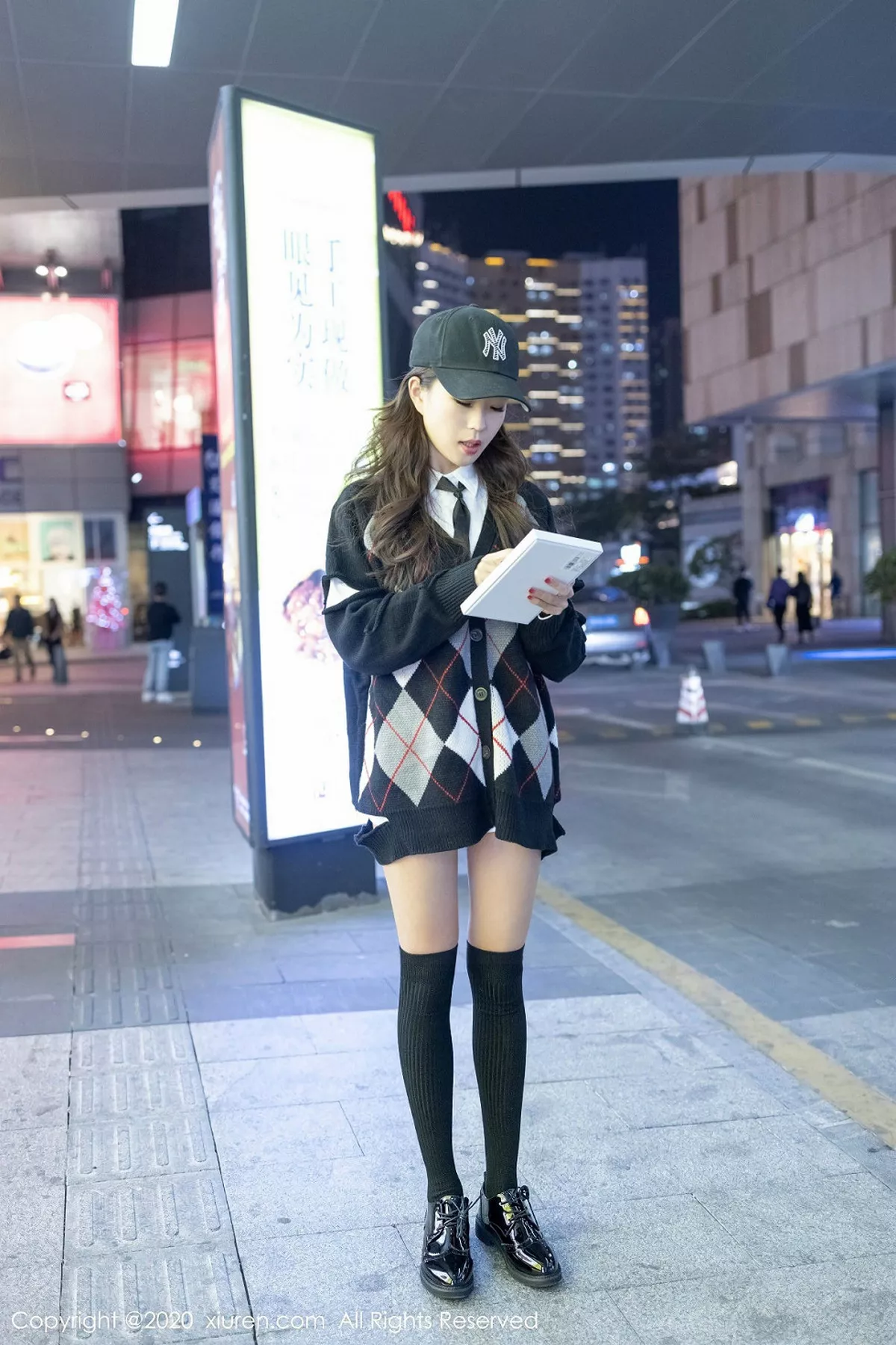 秀人集.com_[XiuRen秀人网]No.1919_嫩模杨紫嫣Cynthia室外清纯学生装+私房开档黑丝撩人诱惑写真37P