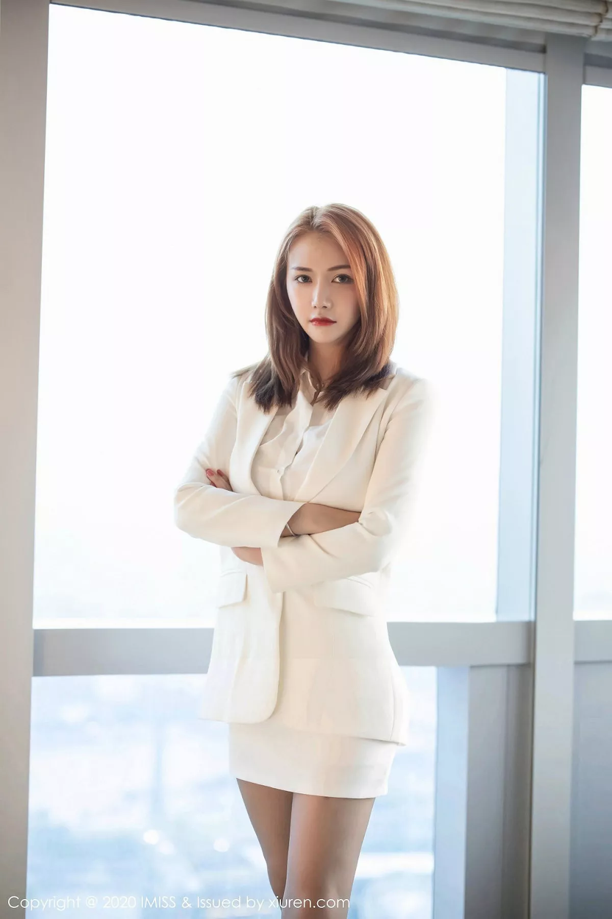 秀人集.com_[IMISS爱蜜社]Vol.430_嫩模Evon陈赞之白色性感制服半脱露惹火身材撩人诱惑写真52P