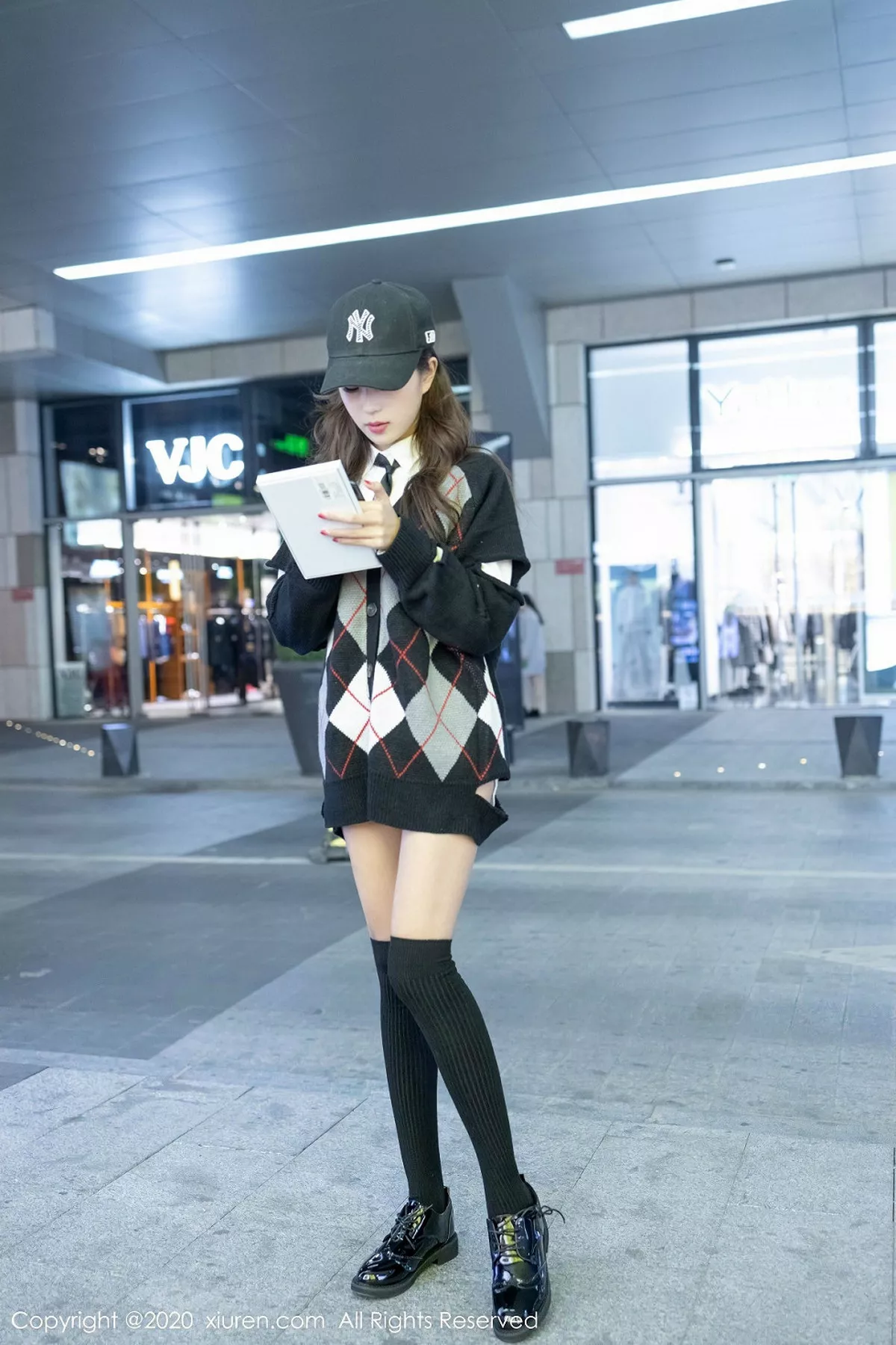 秀人集.com_[XiuRen秀人网]No.1919_嫩模杨紫嫣Cynthia室外清纯学生装+私房开档黑丝撩人诱惑写真37P