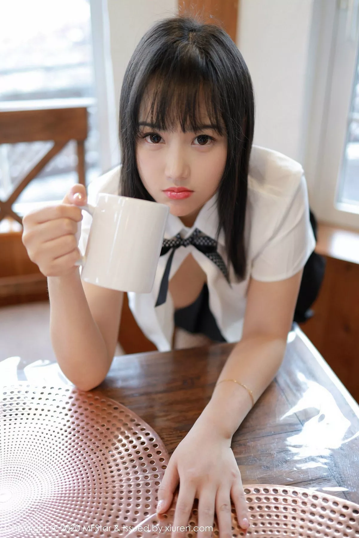 秀人集.com_[MFStar模范学院]Vol.255_女神徐微微mia日本旅拍私房黑短裙露丁字裤翘臀诱惑写真52P