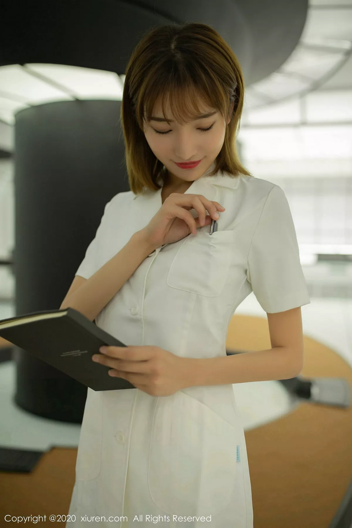 秀人集.com_[XiuRen秀人网]No.1931_嫩模陆萱萱实验室主题职场白衬衫配魅惑黑丝完美诱惑写真56P
