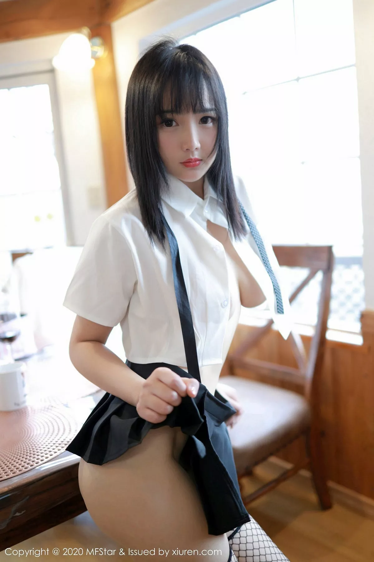 秀人集.com_[MFStar模范学院]Vol.255_女神徐微微mia日本旅拍私房黑短裙露丁字裤翘臀诱惑写真52P