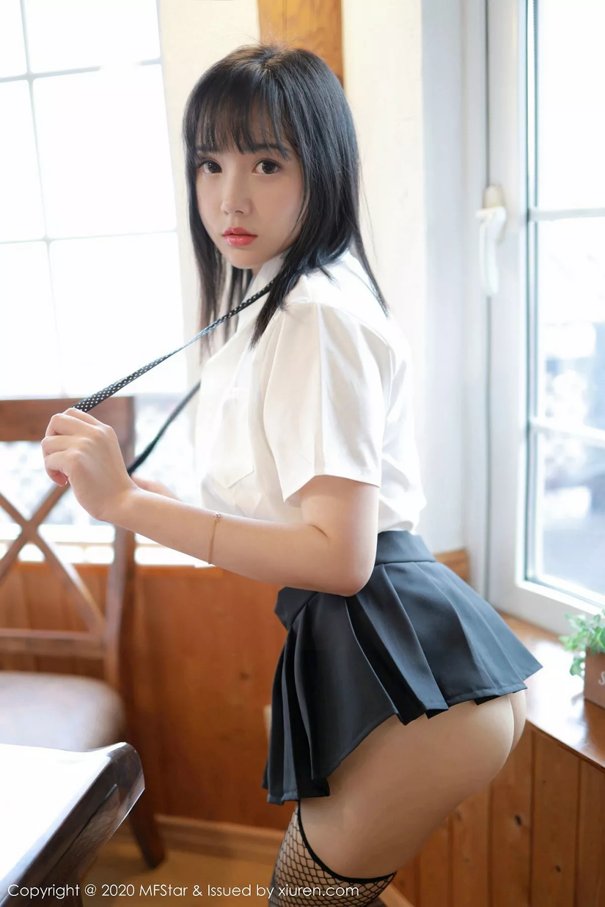 秀人集.com_[MFStar模范学院]Vol.255_女神徐微微mia日本旅拍私房黑短裙露丁字裤翘臀诱惑写真52P