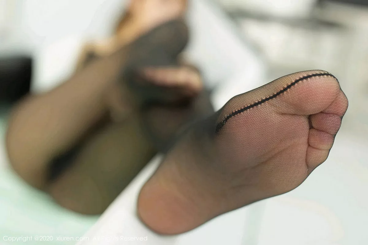 秀人集.com_[XiuRen秀人网]No.1931_嫩模陆萱萱实验室主题职场白衬衫配魅惑黑丝完美诱惑写真56P