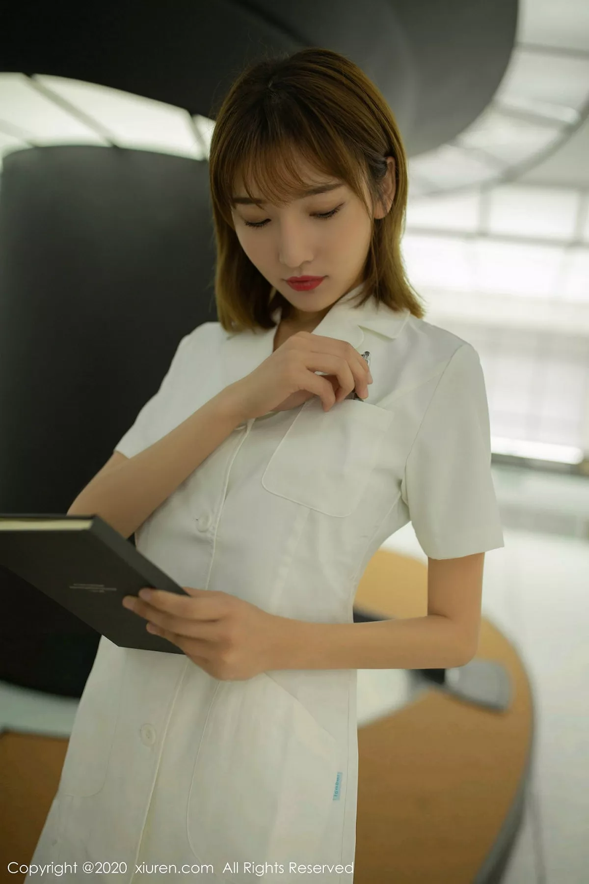 秀人集.com_[XiuRen秀人网]No.1931_嫩模陆萱萱实验室主题职场白衬衫配魅惑黑丝完美诱惑写真56P