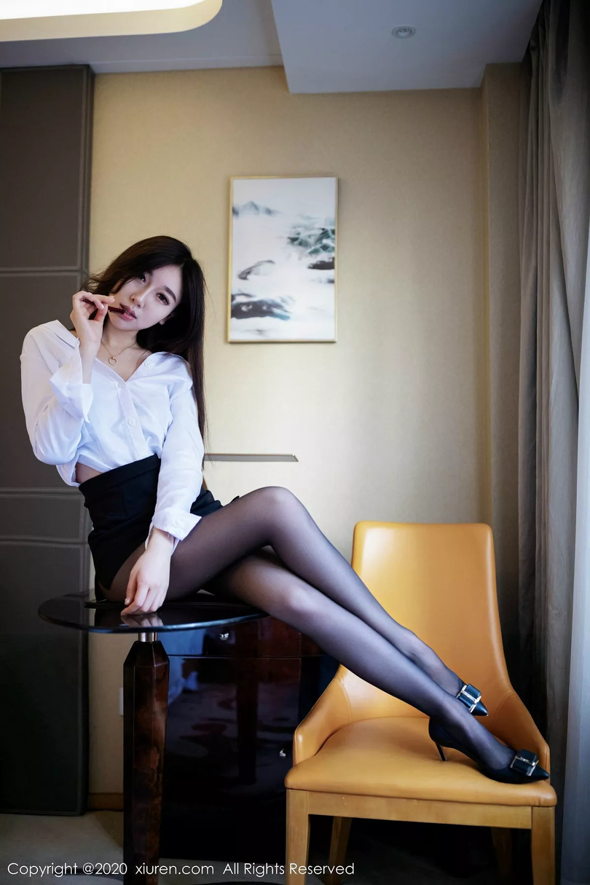 秀人集.com_[XiuRen秀人网]No.1933_嫩模伊思思酒店性感白衬衣配黑短裙秀魅惑黑丝撩人诱惑写真50P