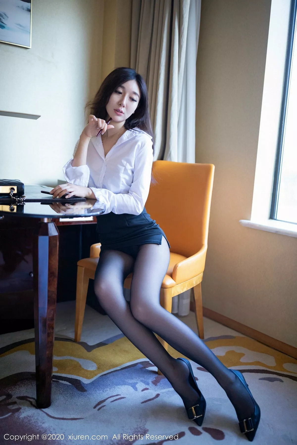 秀人集.com_[XiuRen秀人网]No.1933_嫩模伊思思酒店性感白衬衣配黑短裙秀魅惑黑丝撩人诱惑写真50P