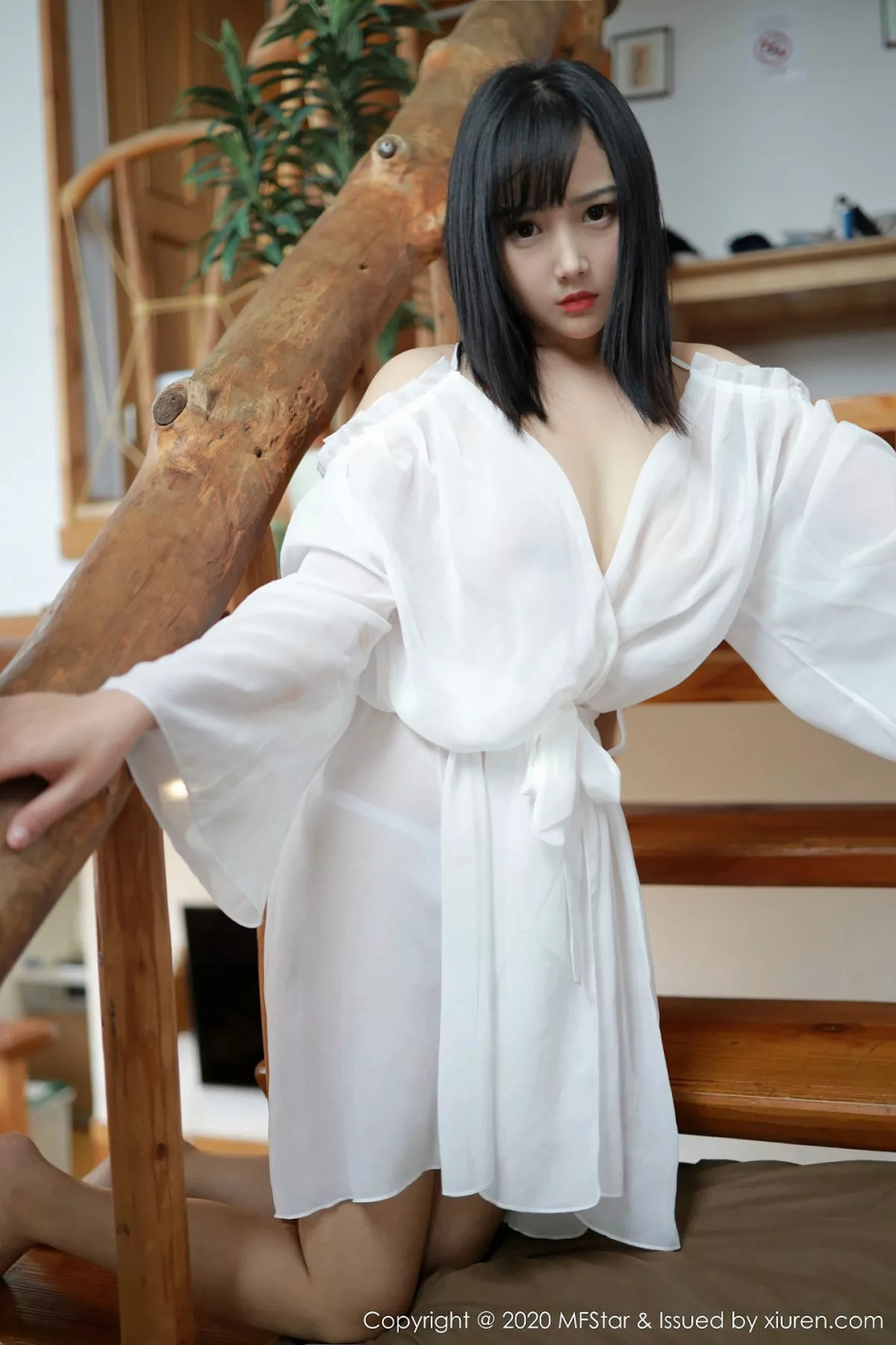 秀人集.com_[MFStar模范学院]Vol.260_嫩模徐微微mia日本旅拍白色透视薄纱真空秀童颜巨乳诱惑写真50P