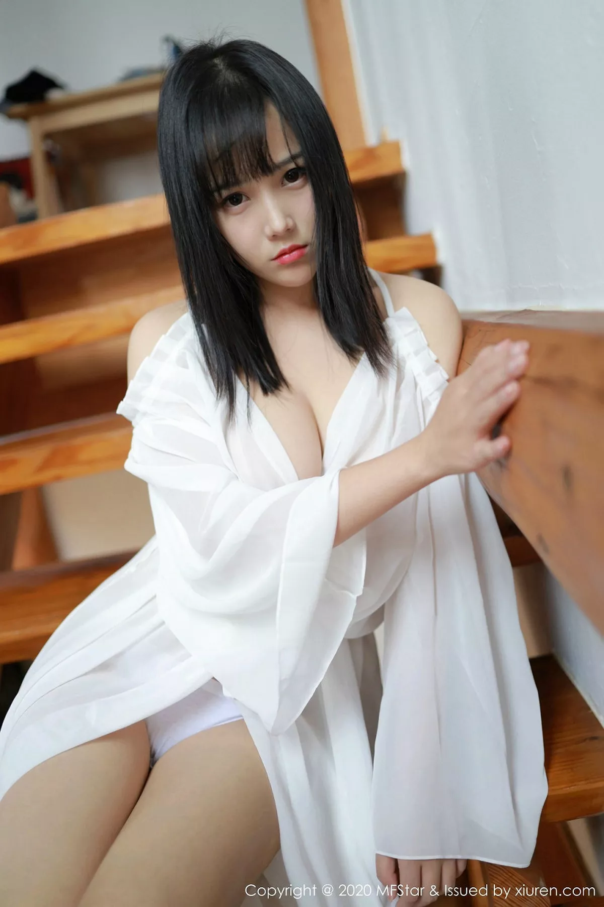 秀人集.com_[MFStar模范学院]Vol.260_嫩模徐微微mia日本旅拍白色透视薄纱真空秀童颜巨乳诱惑写真50P