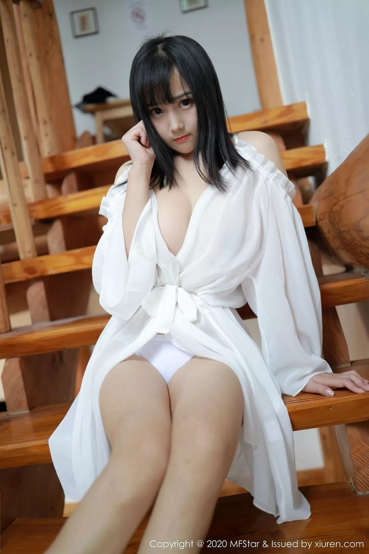 秀人集.com_[MFStar模范学院]Vol.260_嫩模徐微微mia日本旅拍白色透视薄纱真空秀童颜巨乳诱惑写真50P