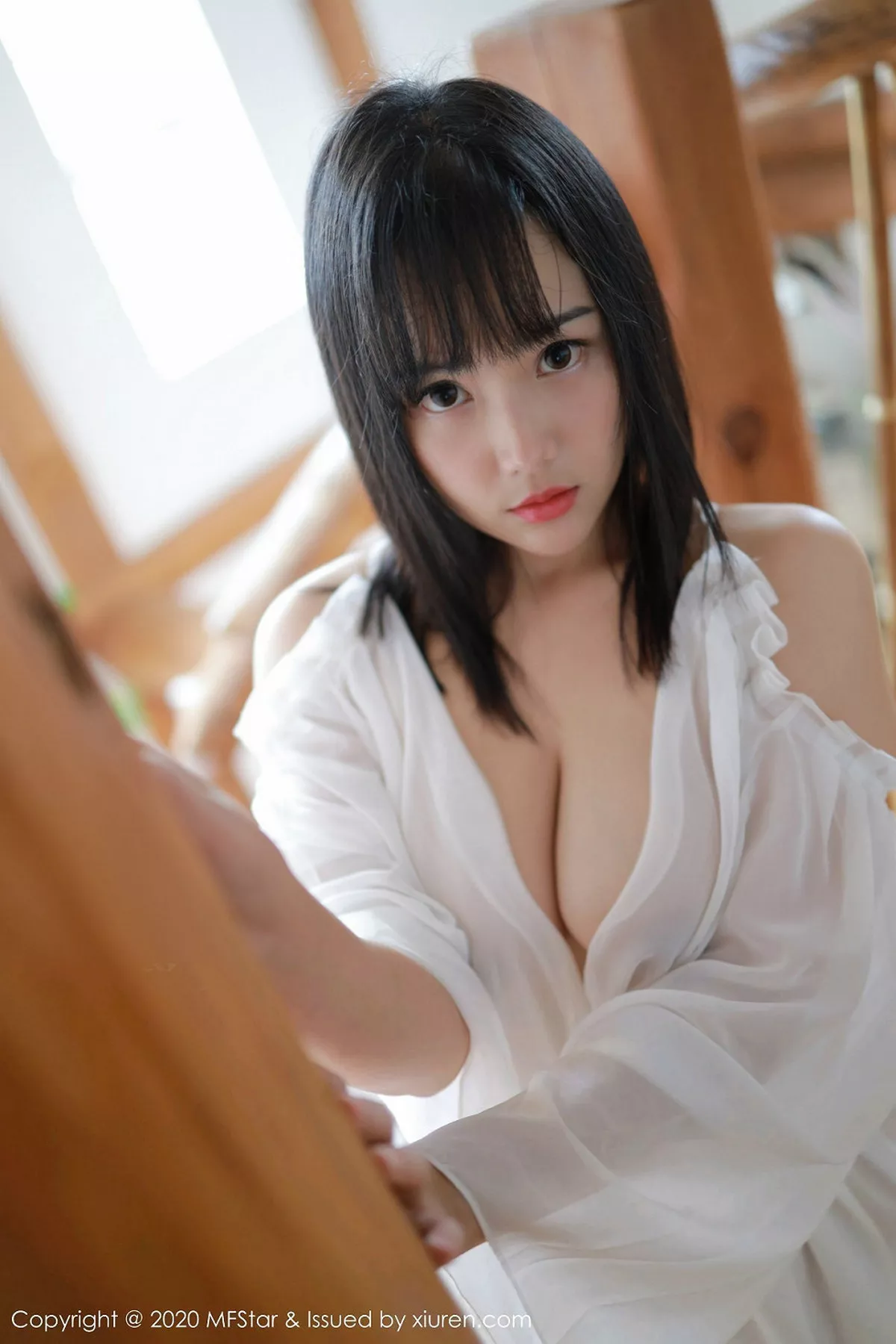 秀人集.com_[MFStar模范学院]Vol.260_嫩模徐微微mia日本旅拍白色透视薄纱真空秀童颜巨乳诱惑写真50P