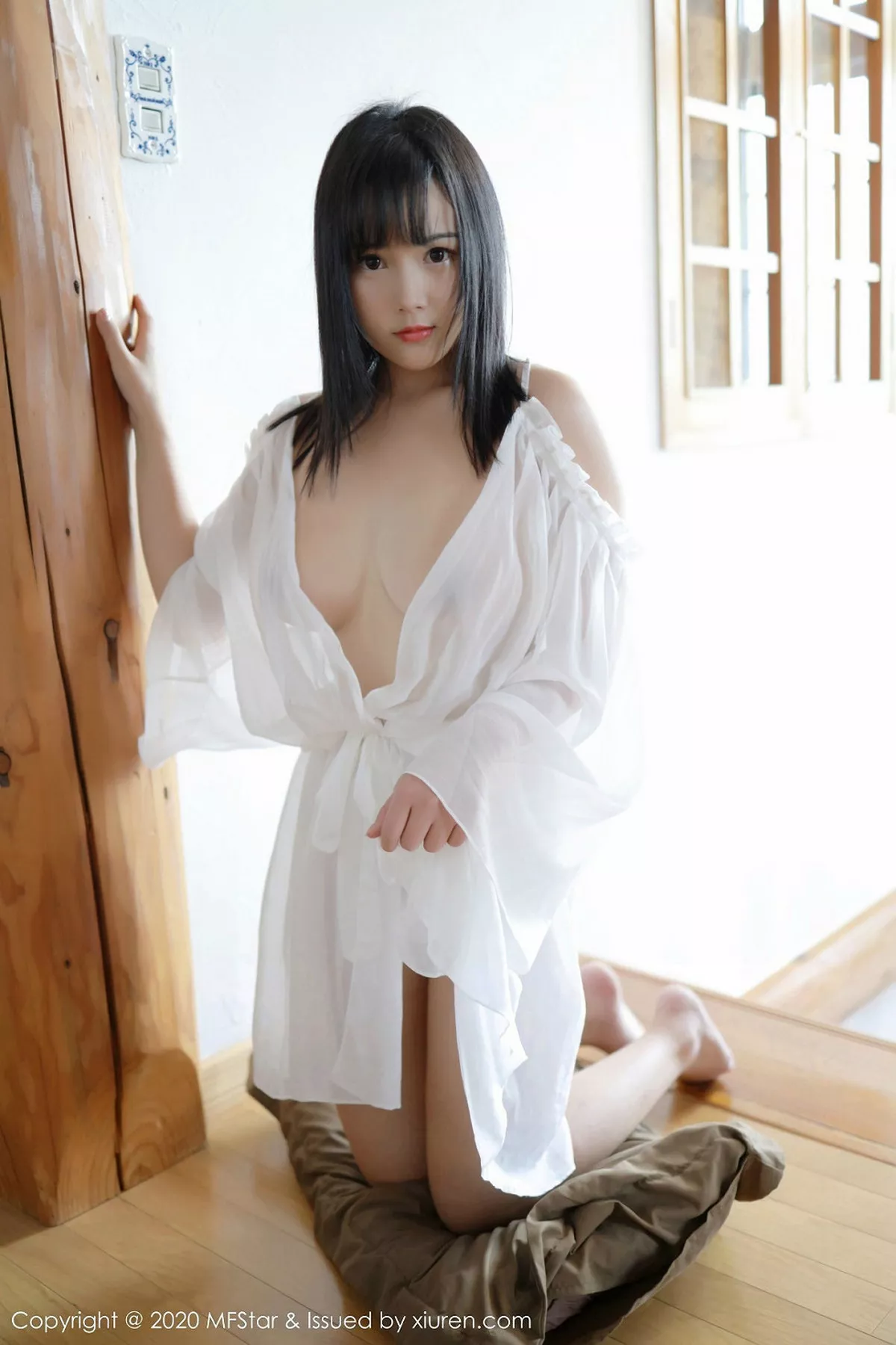 秀人集.com_[MFStar模范学院]Vol.260_嫩模徐微微mia日本旅拍白色透视薄纱真空秀童颜巨乳诱惑写真50P