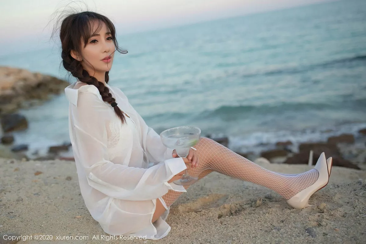 秀人集.com_[XiuRen秀人网]No.1951_嫩模陶喜乐_lele东欧旅拍海边沙滩缕空情趣内衣撩人诱惑写真63P