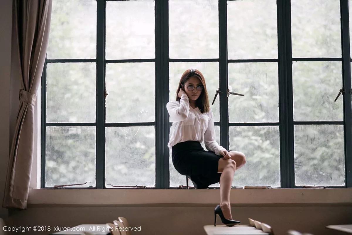 秀人集.com_[XiuRen秀人网]No.1267_女神许诺Sabrina性感教师制服白衬衣配黑短裙秀美腿写真44P