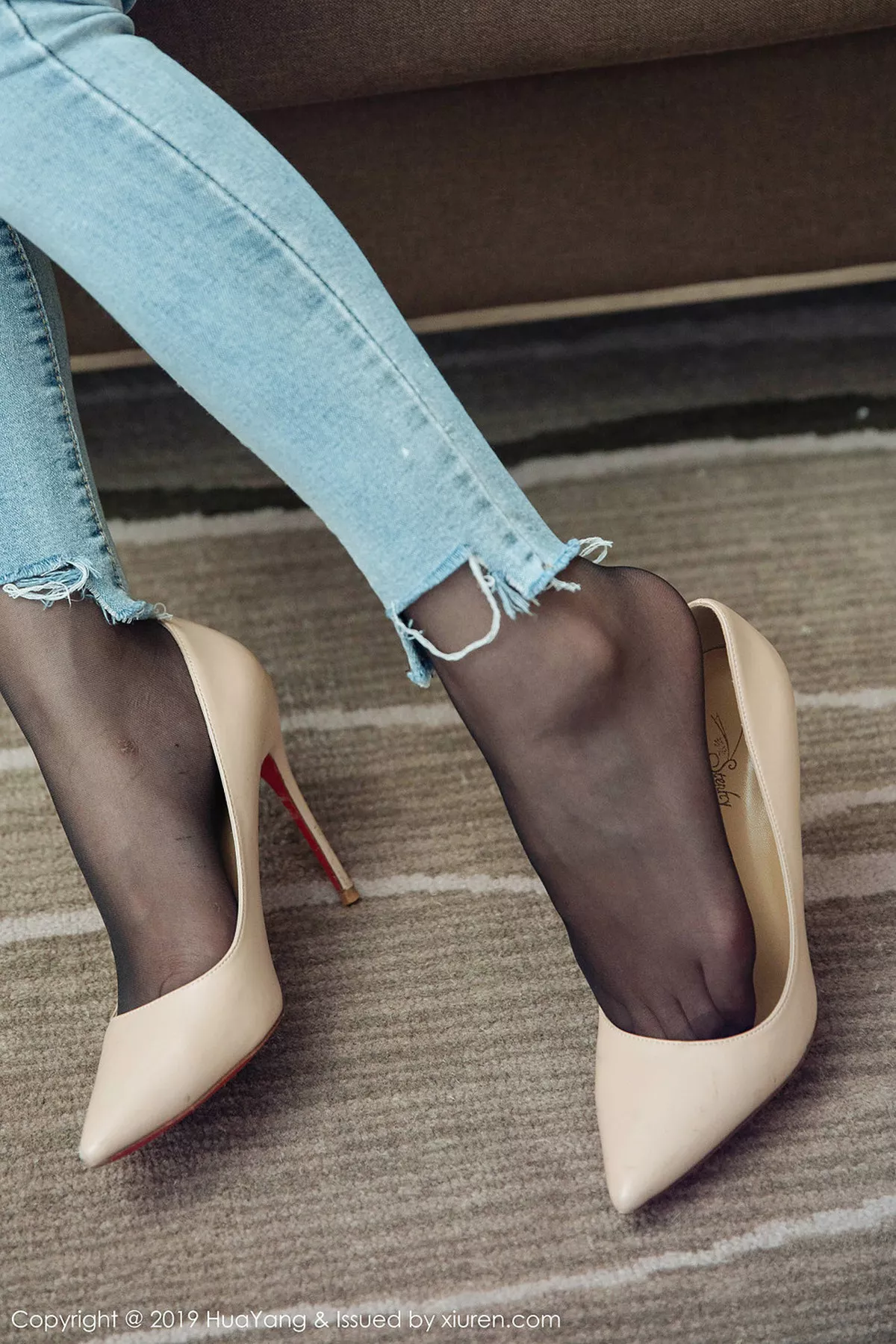 秀人集.com_[HuaYang花漾]Vol.110_女神周于希Sandy私房粉色情趣内衣半脱露丰乳肥臀极致诱惑写真41P