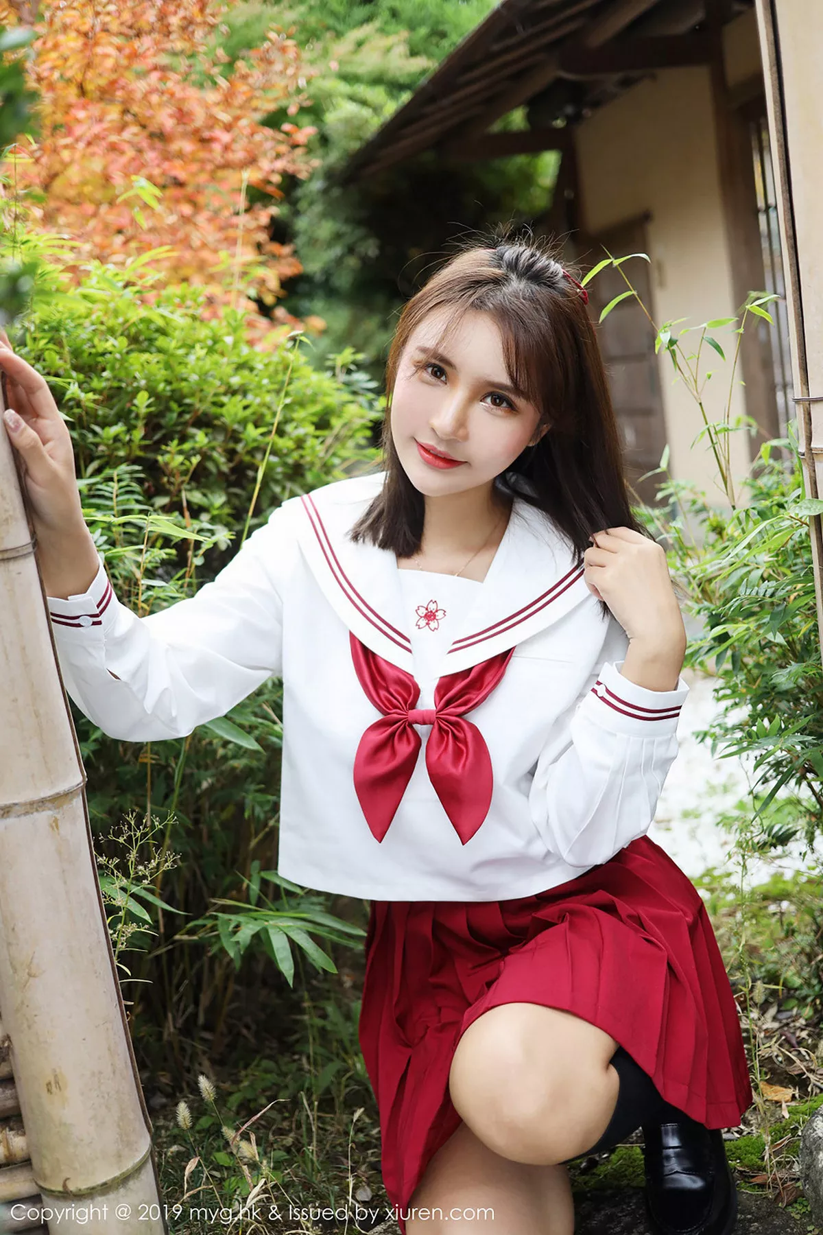 秀人集.com_[MyGirl美媛馆]Vol.341_女神SOLO-尹菲日本旅拍户外红色学生制服清爽迷人写真44P