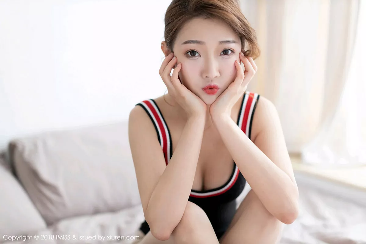 秀人集.com_[IMISS爱蜜社]Vol.315_嫩模Bowie宝儿私房粉色吊带衣配白色短裤清新迷人写真45P