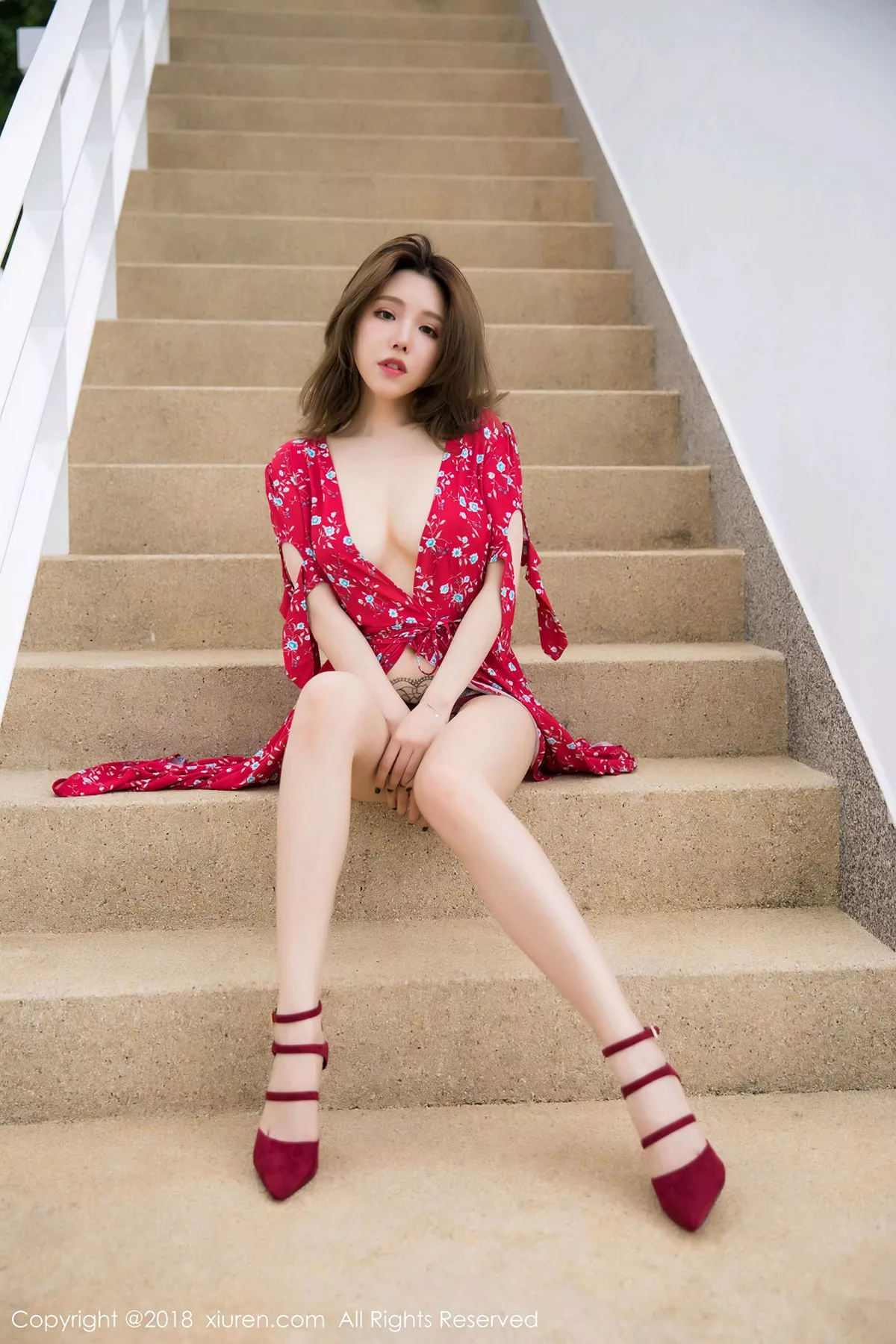 秀人集.com_[XiuRen秀人网]No.1284_女神黄乐然户外性感红色连身裙低胸露傲人豪乳妩媚诱惑写真51P