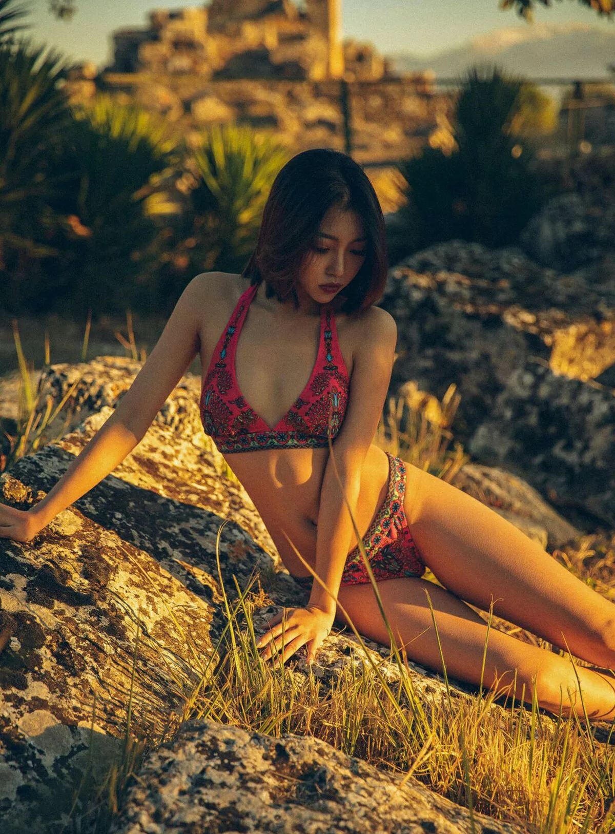 秀人集.com_[YouMi尤蜜荟]Vol.252_女神冯木木LRIS户外白色真空露背衫秀豪乳翘臀撩人诱惑写真55P