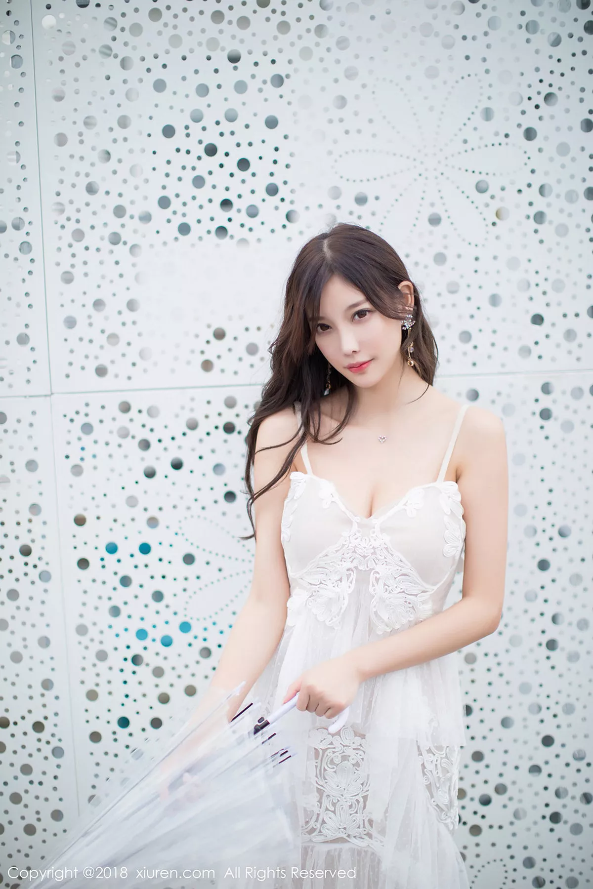 秀人集.com_[XiuRen秀人网]No.1296_女神杨晨晨sugar元旦特辑纯白吊带新娘连身裙甜美写真68P