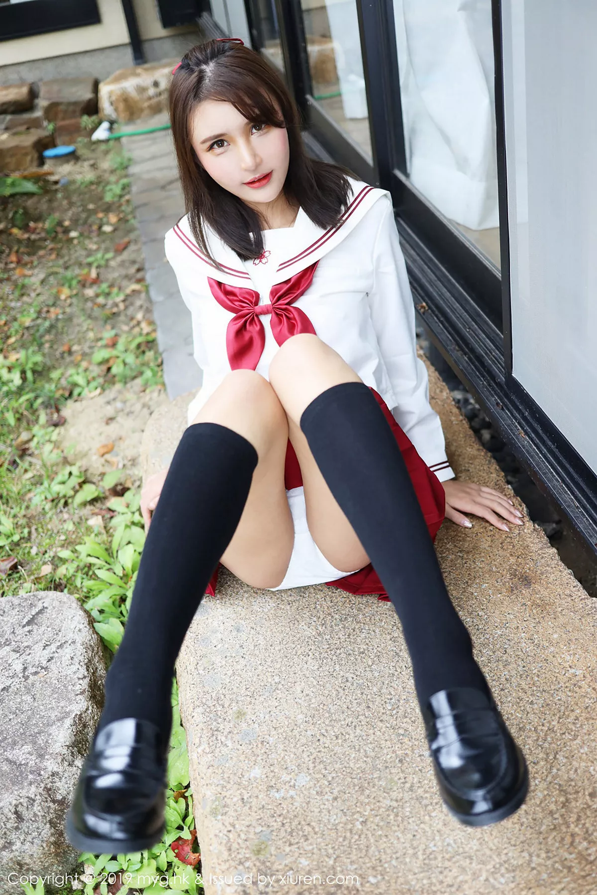 秀人集.com_[MyGirl美媛馆]Vol.341_女神SOLO-尹菲日本旅拍户外红色学生制服清爽迷人写真44P