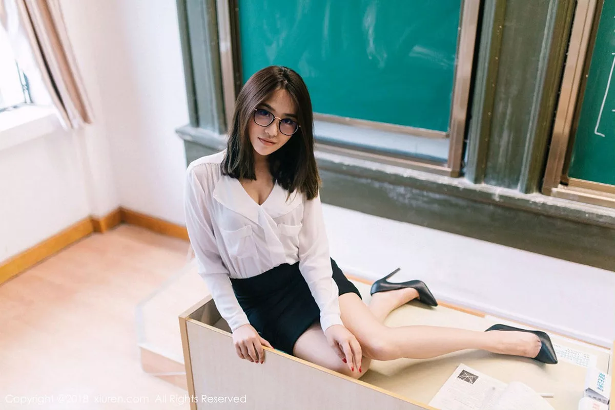 秀人集.com_[XiuRen秀人网]No.1267_女神许诺Sabrina性感教师制服白衬衣配黑短裙秀美腿写真44P
