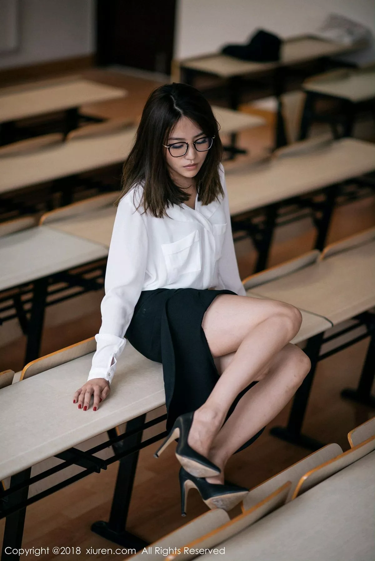 秀人集.com_[XiuRen秀人网]No.1267_女神许诺Sabrina性感教师制服白衬衣配黑短裙秀美腿写真44P