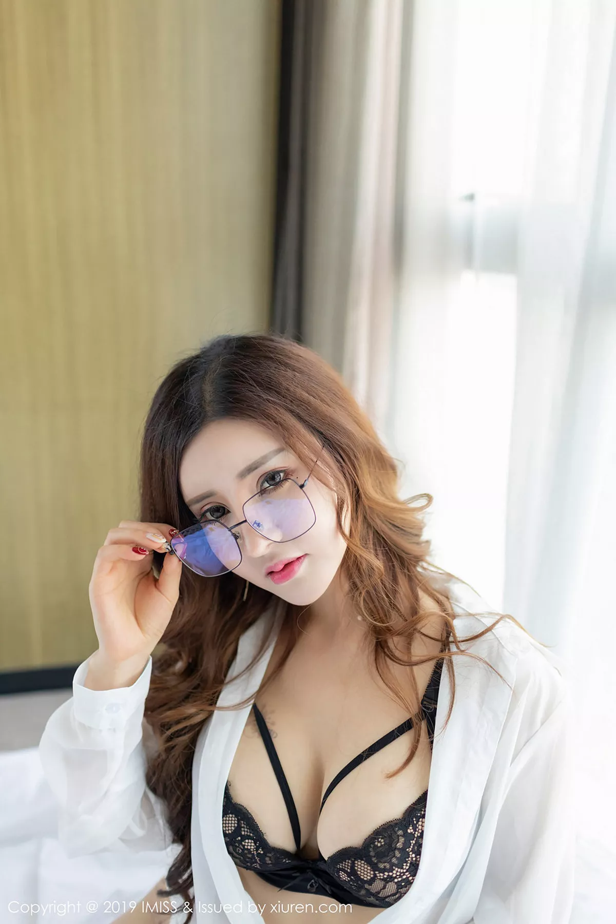 秀人集.com_[IMISS爱蜜社]Vol.323_嫩模雅雅Yaya私房薄纱衬衣秀黑色蕾丝内衣露豪乳诱惑写真29P