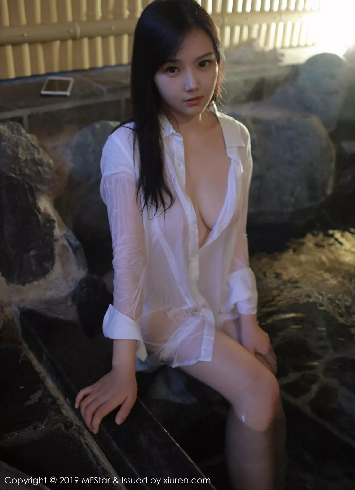 秀人集.com_[MFStar模范学院]Vol.176_女神徐微微miar日本旅拍浴池里真空白衬衣湿身诱惑写真41P