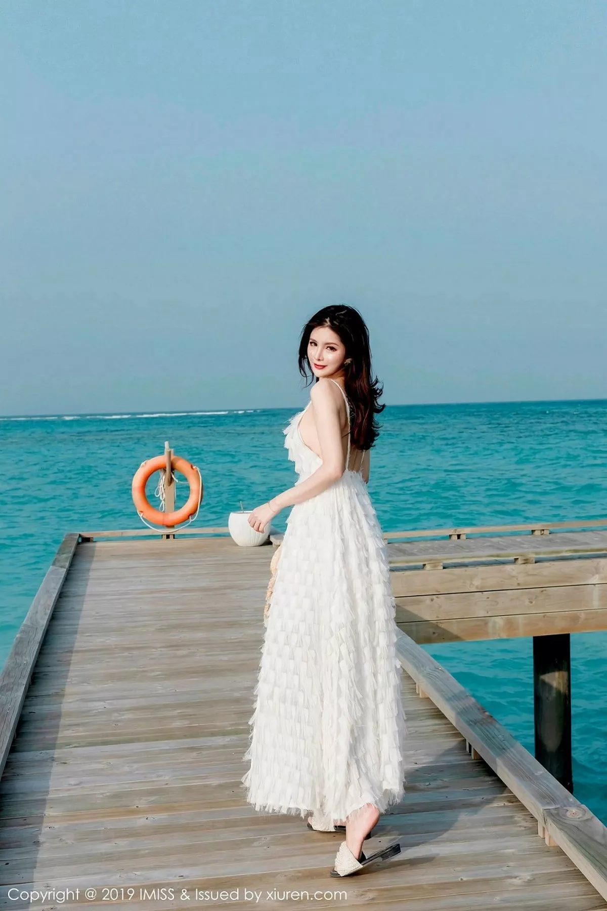 秀人集.com_[IMISS爱蜜社]Vol.330_女神若彤boomboom马尔代夫旅拍户外薄纱透视内衣完美诱惑写真40P