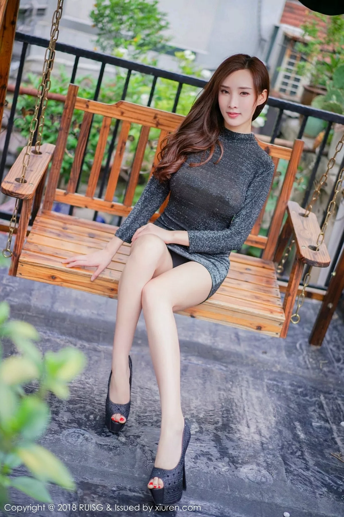 秀人集.com_[RUISG瑞丝馆]Vol.055_女神奶瓶土肥圆私房黑色缕空情趣内衣秀火辣身材撩人诱惑写真51P