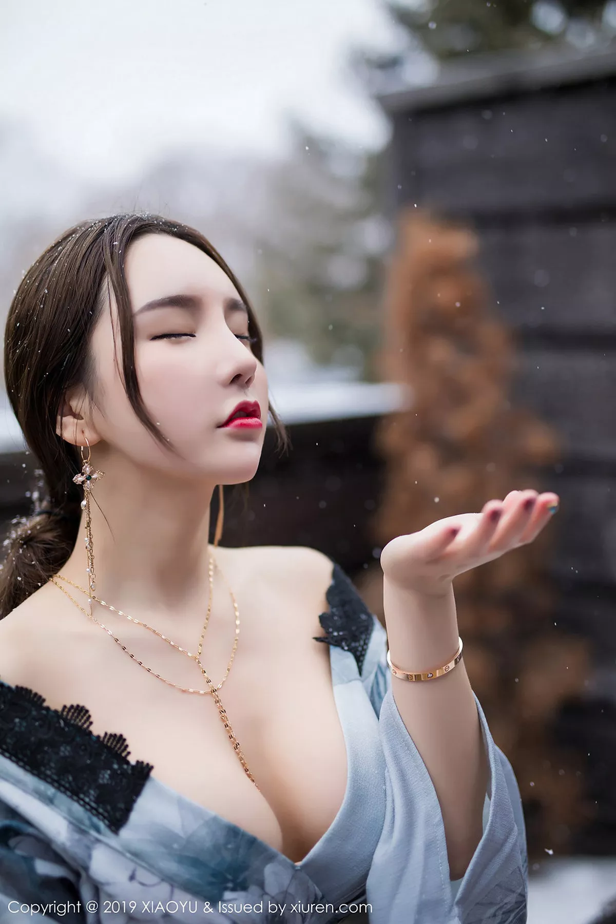 秀人集.com_[XiaoYu画语界]Vol.007_女神周于希Sandy北海道旅拍雪中佳人秀美乳撩人诱惑写真47P