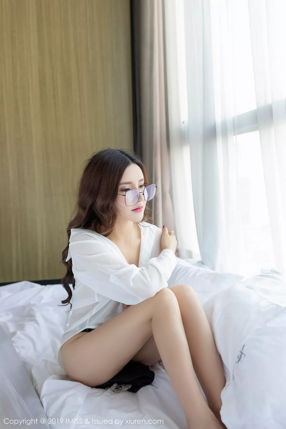 秀人集.com_[IMISS爱蜜社]Vol.323_嫩模雅雅Yaya私房薄纱衬衣秀黑色蕾丝内衣露豪乳诱惑写真29P