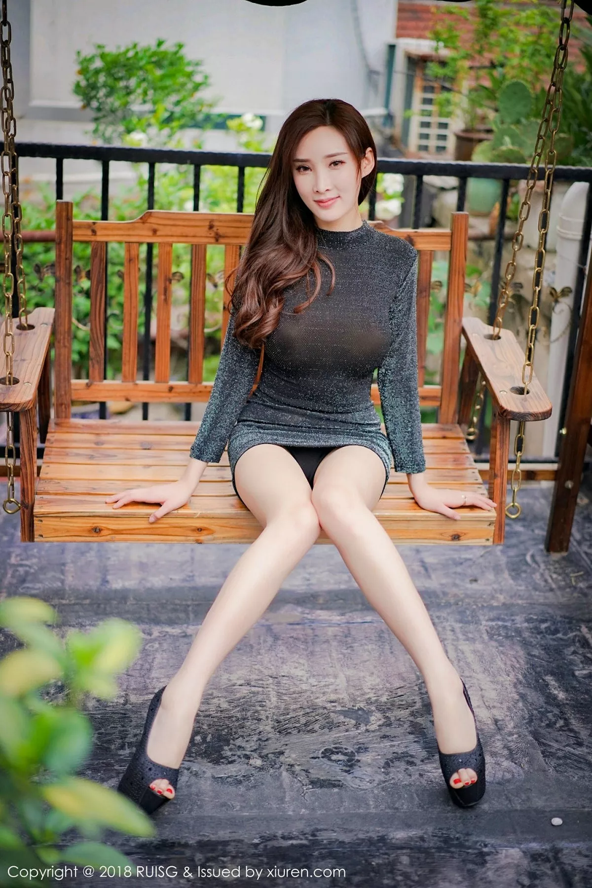 秀人集.com_[RUISG瑞丝馆]Vol.055_女神奶瓶土肥圆私房黑色缕空情趣内衣秀火辣身材撩人诱惑写真51P