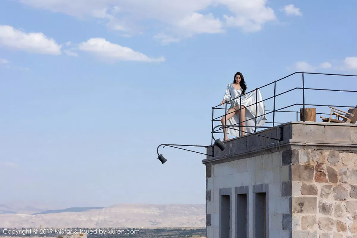 秀人集.com_[MiStar魅妍社]Vol.265_气质女神穆菲菲土耳其旅拍户外性感开胸衣秀白嫩肌肤写真50P