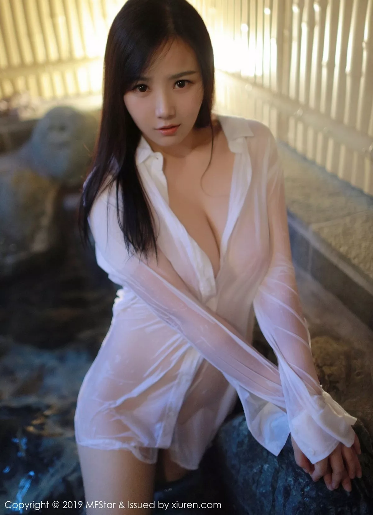 秀人集.com_[MFStar模范学院]Vol.176_女神徐微微miar日本旅拍浴池里真空白衬衣湿身诱惑写真41P