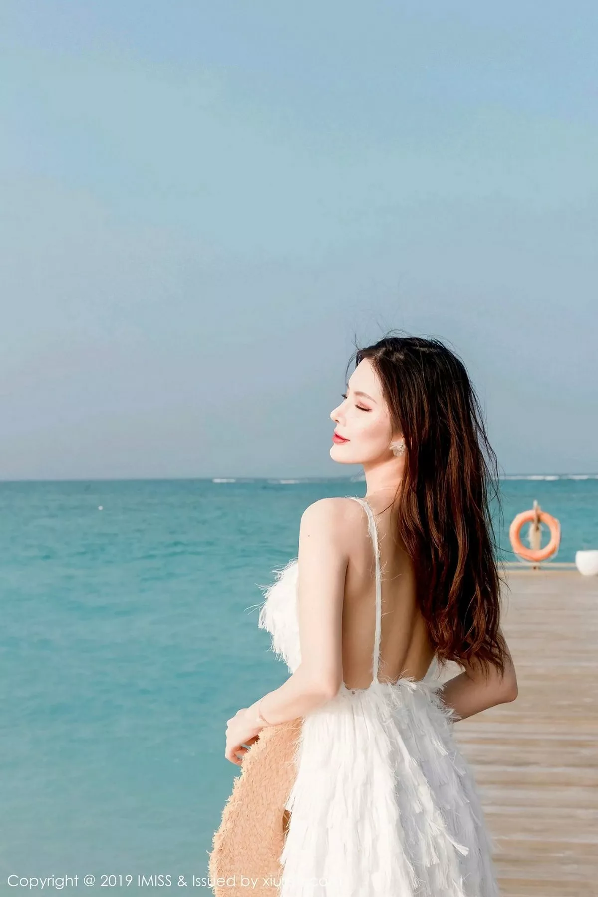 秀人集.com_[IMISS爱蜜社]Vol.330_女神若彤boomboom马尔代夫旅拍户外薄纱透视内衣完美诱惑写真40P