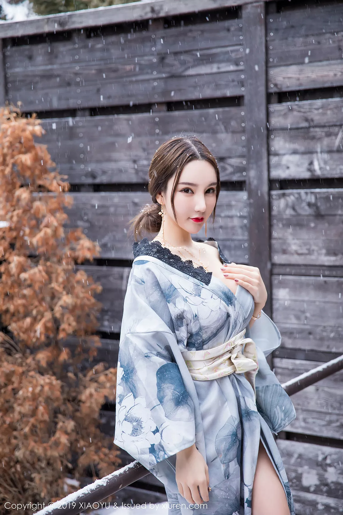 秀人集.com_[XiaoYu画语界]Vol.007_女神周于希Sandy北海道旅拍雪中佳人秀美乳撩人诱惑写真47P