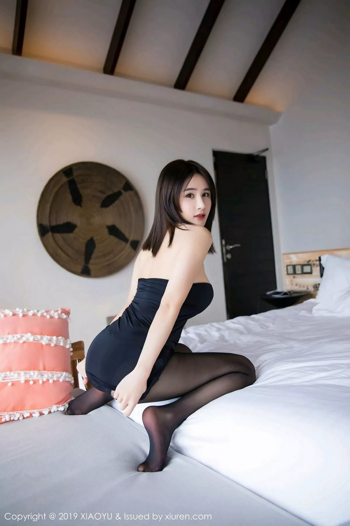 秀人集.com_[XiaoYu画语界]Vol.030_女神小沫琳马尔代夫旅拍低胸睡衣配黑丝裤袜秀豪乳诱惑写真71P