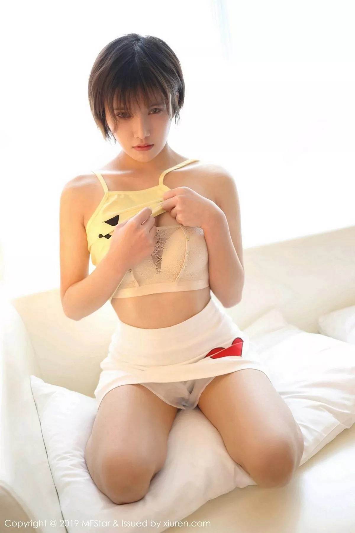 秀人集.com_[MFStar模范学院]Vol.178_嫩模小姿2002私房卡通吊带内衣半脱秀白嫩翘臀诱惑写真42P