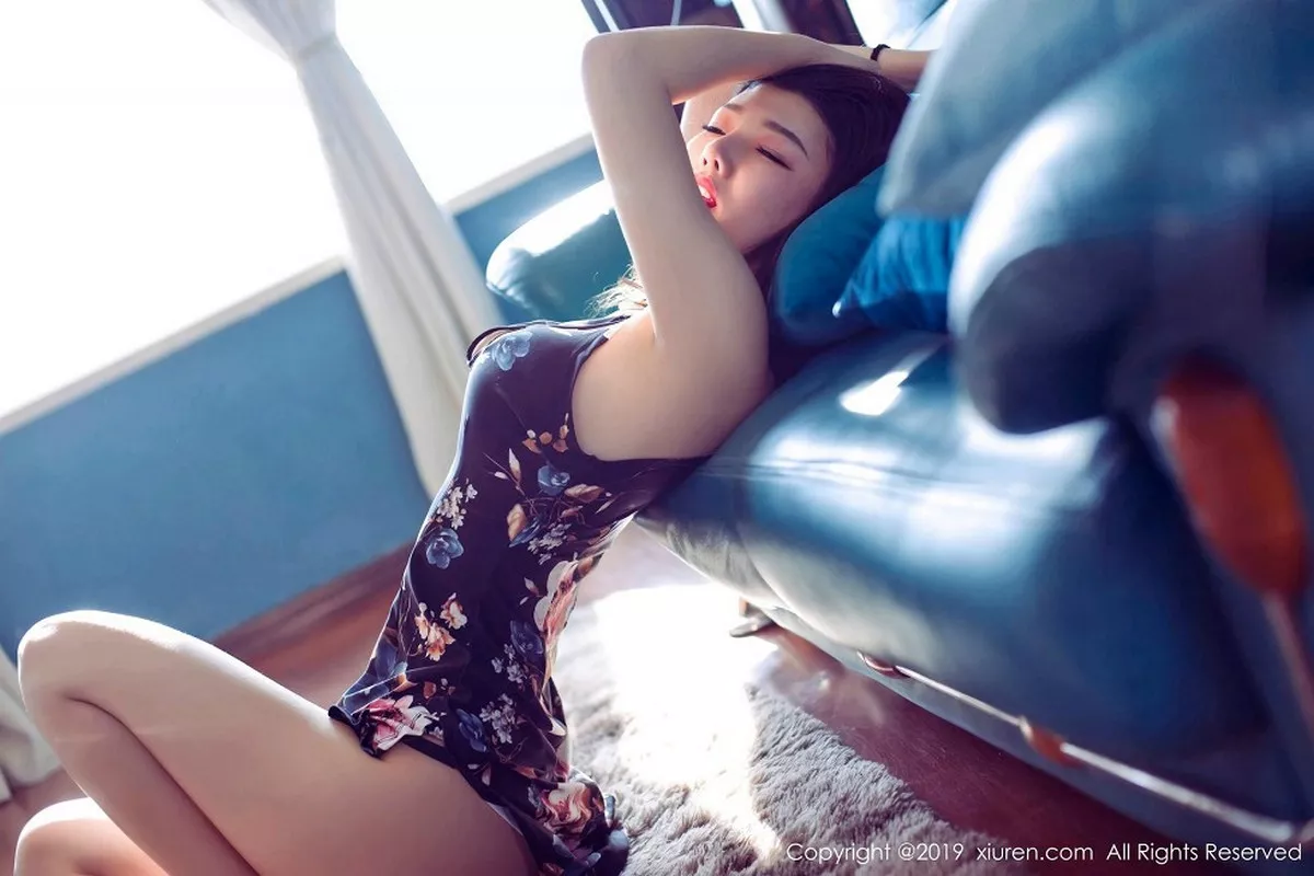 秀人集.com_[XiuRen秀人网]No.1379_嫩模糯糯Nn私房短款包胸暗色旗袍+日系体操服撩人诱惑写真45P