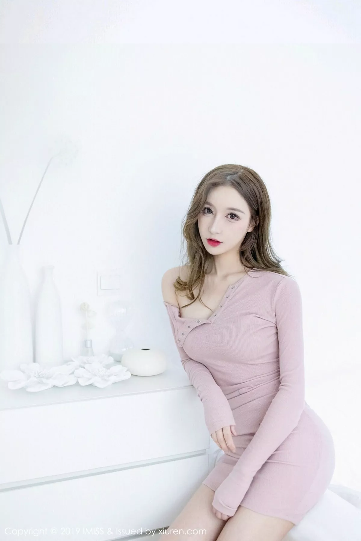 秀人集.com_[IMISS爱蜜社]Vol.336_嫩模小琳私房白色高叉连体衣半脱露豪乳极致诱惑写真43P