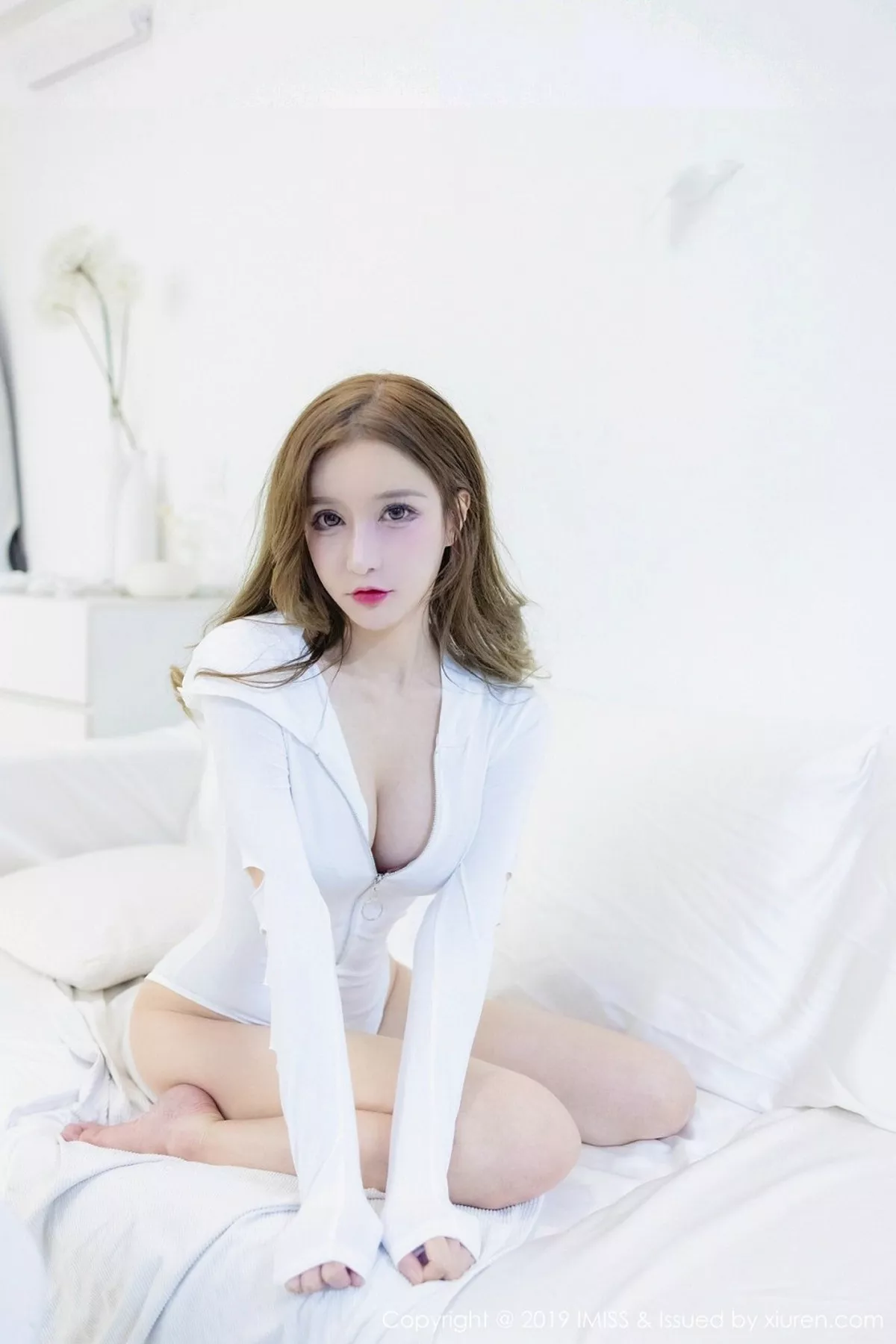 秀人集.com_[IMISS爱蜜社]Vol.336_嫩模小琳私房白色高叉连体衣半脱露豪乳极致诱惑写真43P