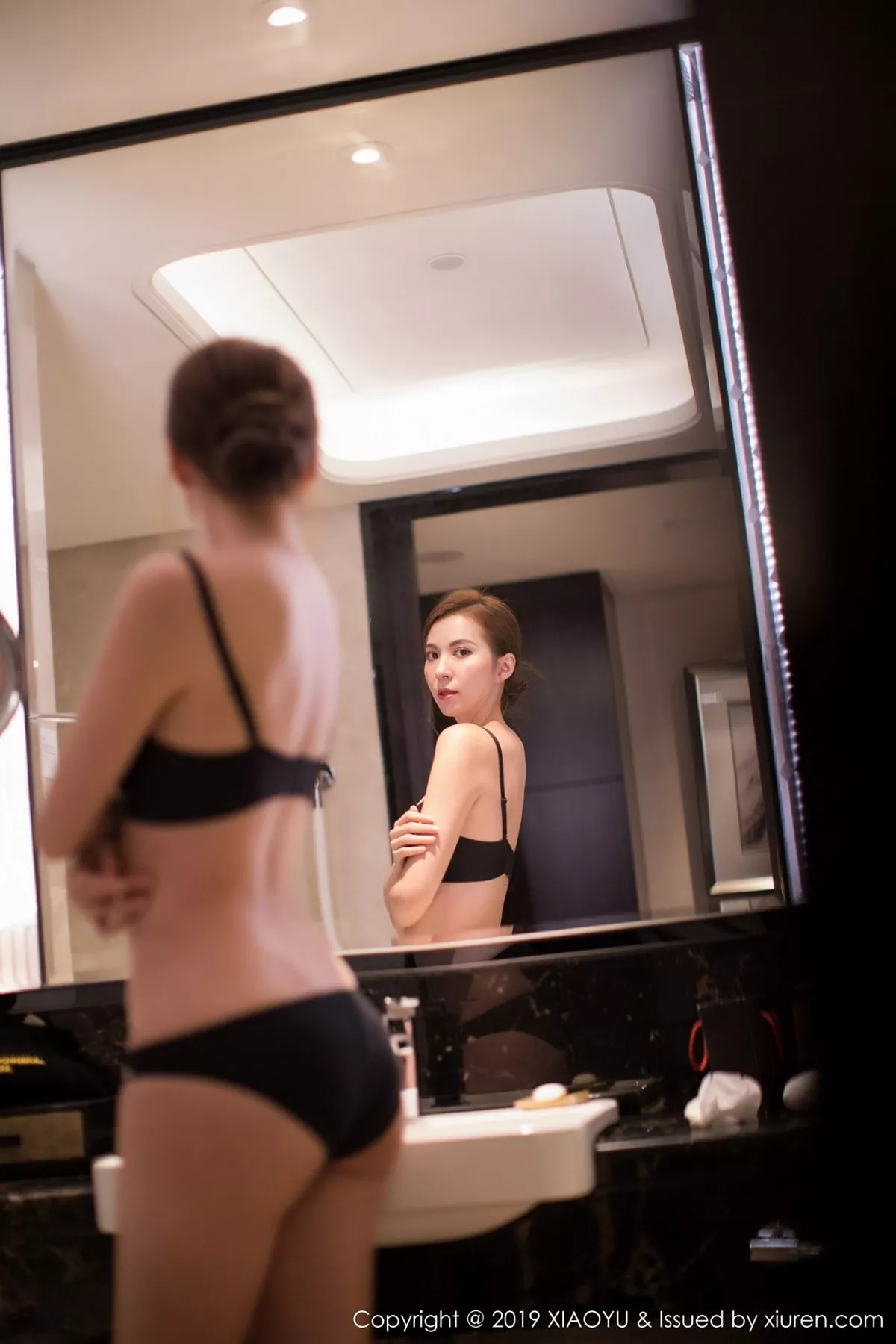 秀人集.com_[XiaoYu画语界]Vol.055_女神Carry私房韵味旗袍配黑丝裤袜秀完美身材诱惑写真60P