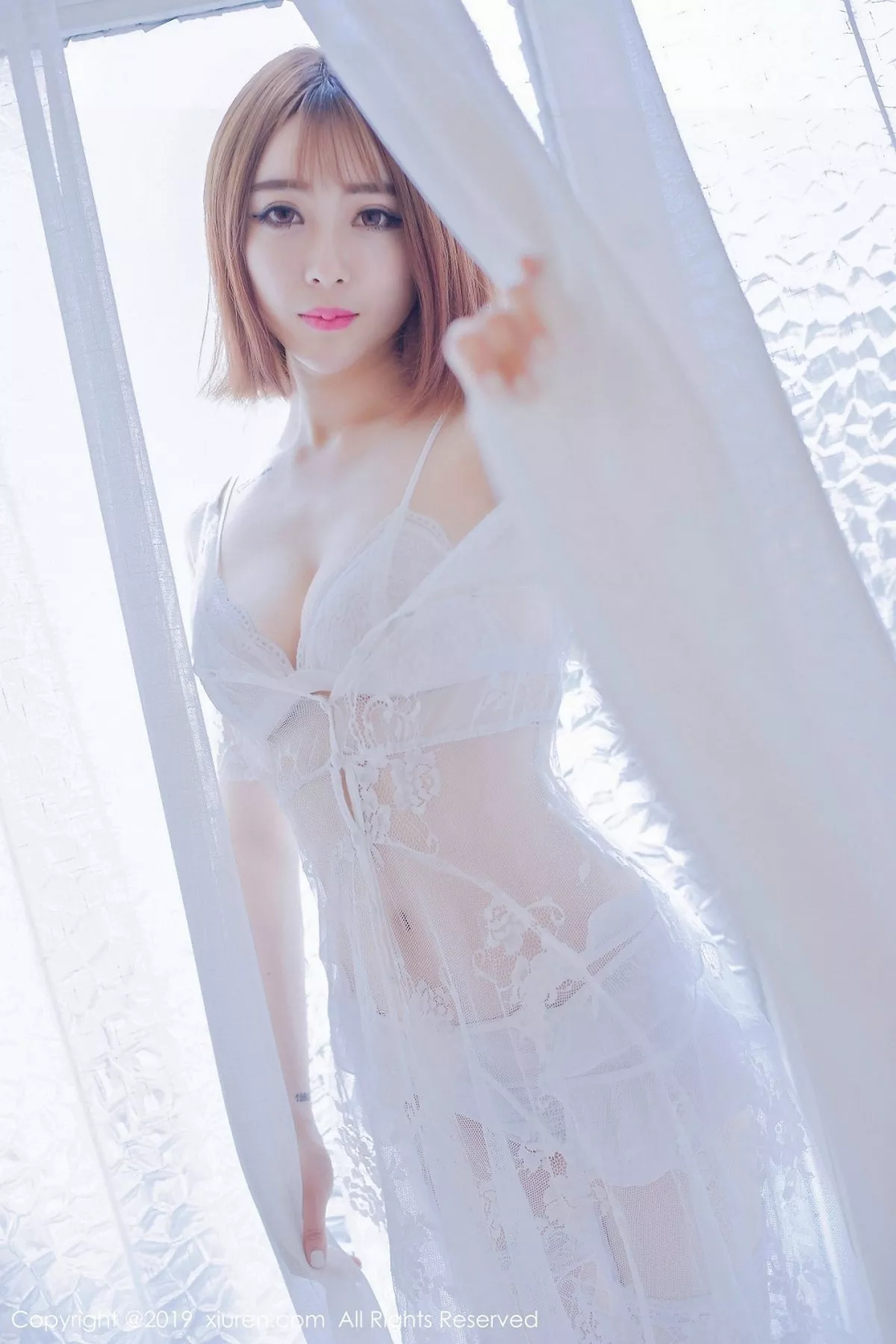 秀人集.com_[XiuRen秀人网]No.1406_嫩模凌萍儿私房白色蕾丝内衣配吊带白丝渔网完美诱惑写真47P